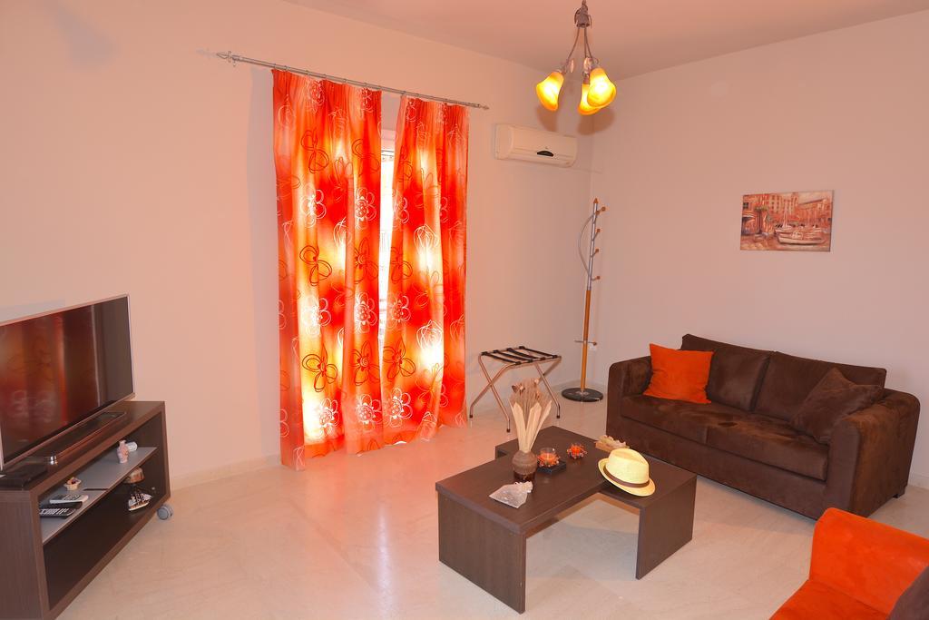 Alexandra Apartment